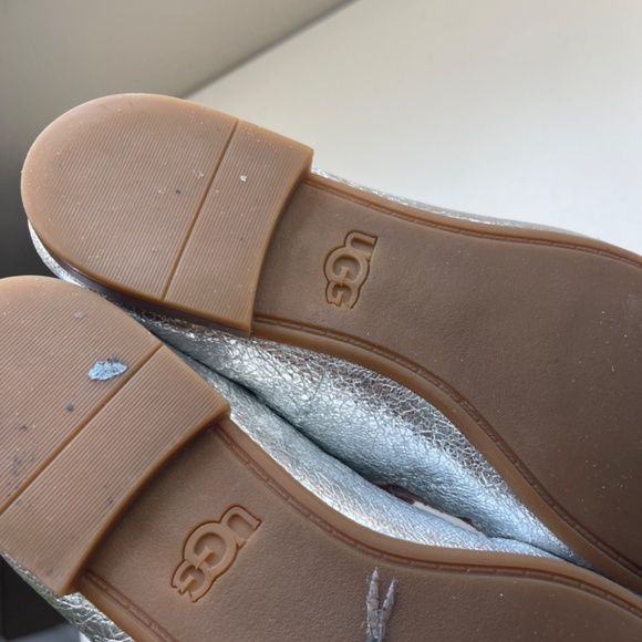 UGG SILVER LOAFERS SIZE 7 - Picture 5 of 6